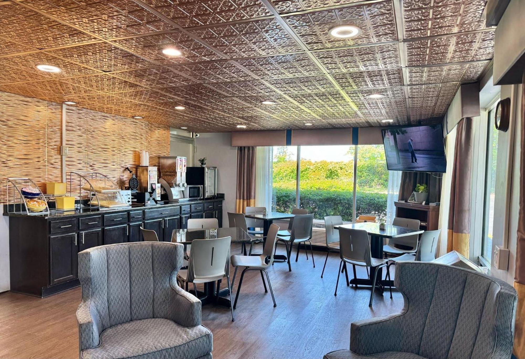 Days Inn By Wyndham Seneca-Clemson Экстерьер фото