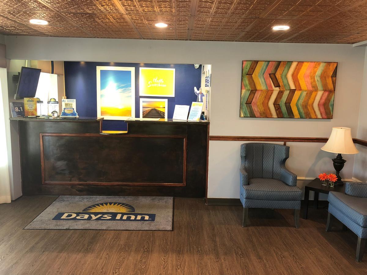 Days Inn By Wyndham Seneca-Clemson Экстерьер фото